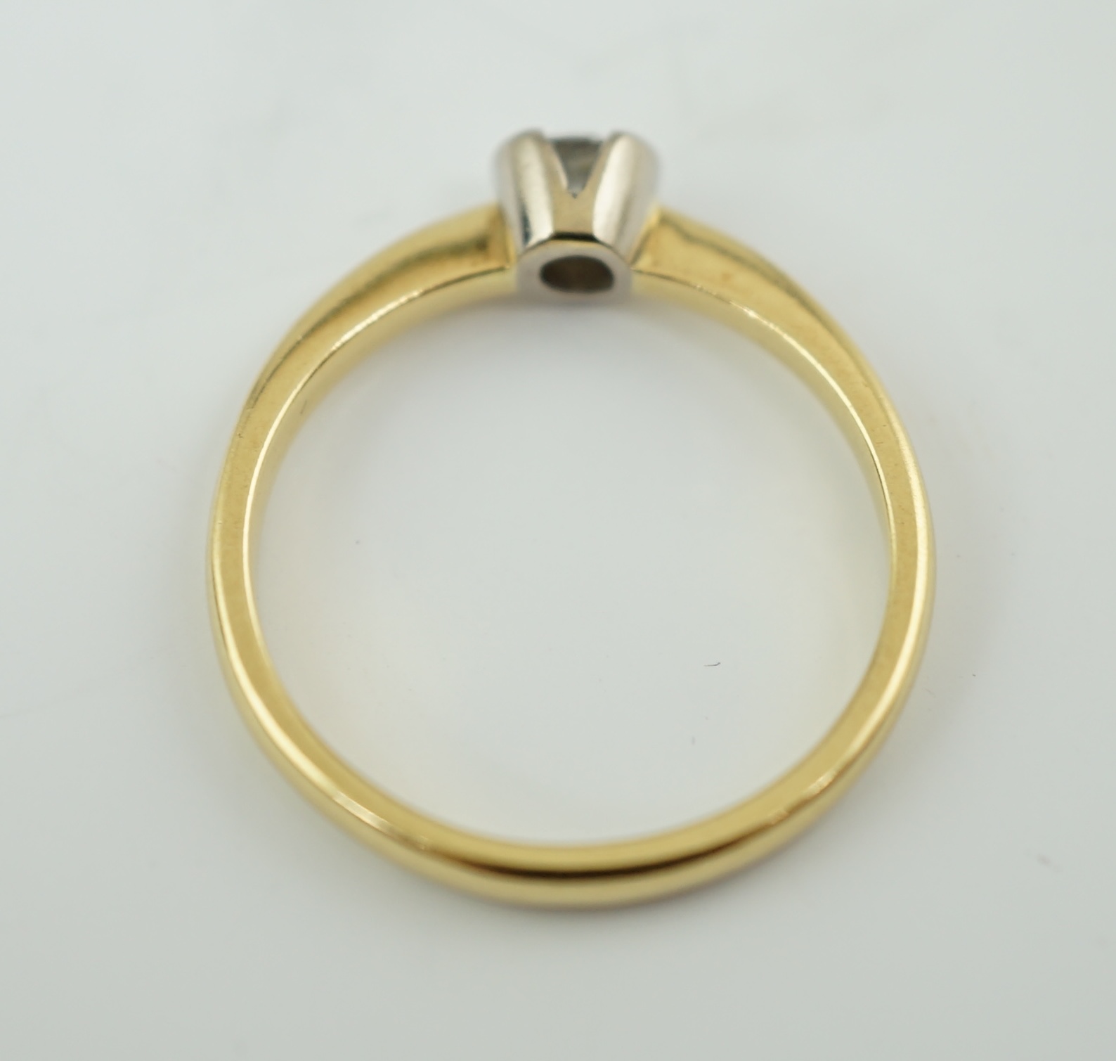 A modern 18ct gold and solitaire diamond set ring, with GIA report dated 21/12.2006 stating the round brilliant cut stone to weigh 0.27ct, with a colour and clarity of D and VS2, size P, gross weight 3.3 grams. Condition